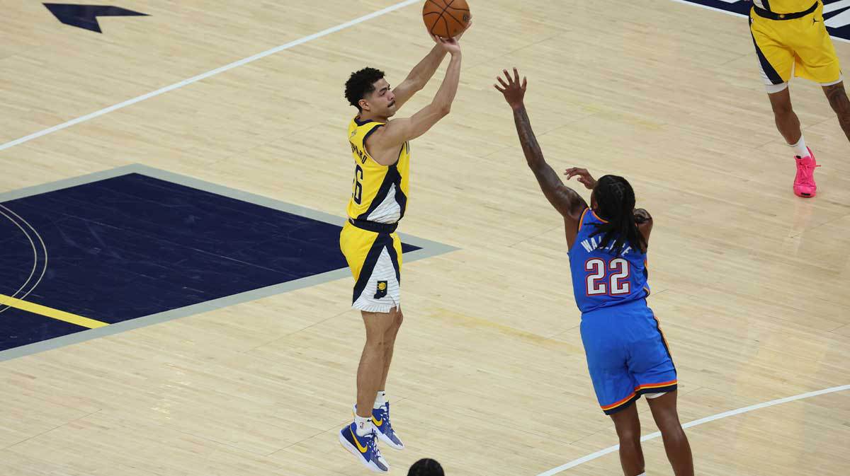 准，步行者谢泼德在总决赛G6第3节末命中压哨3分球后领先雷霆30分