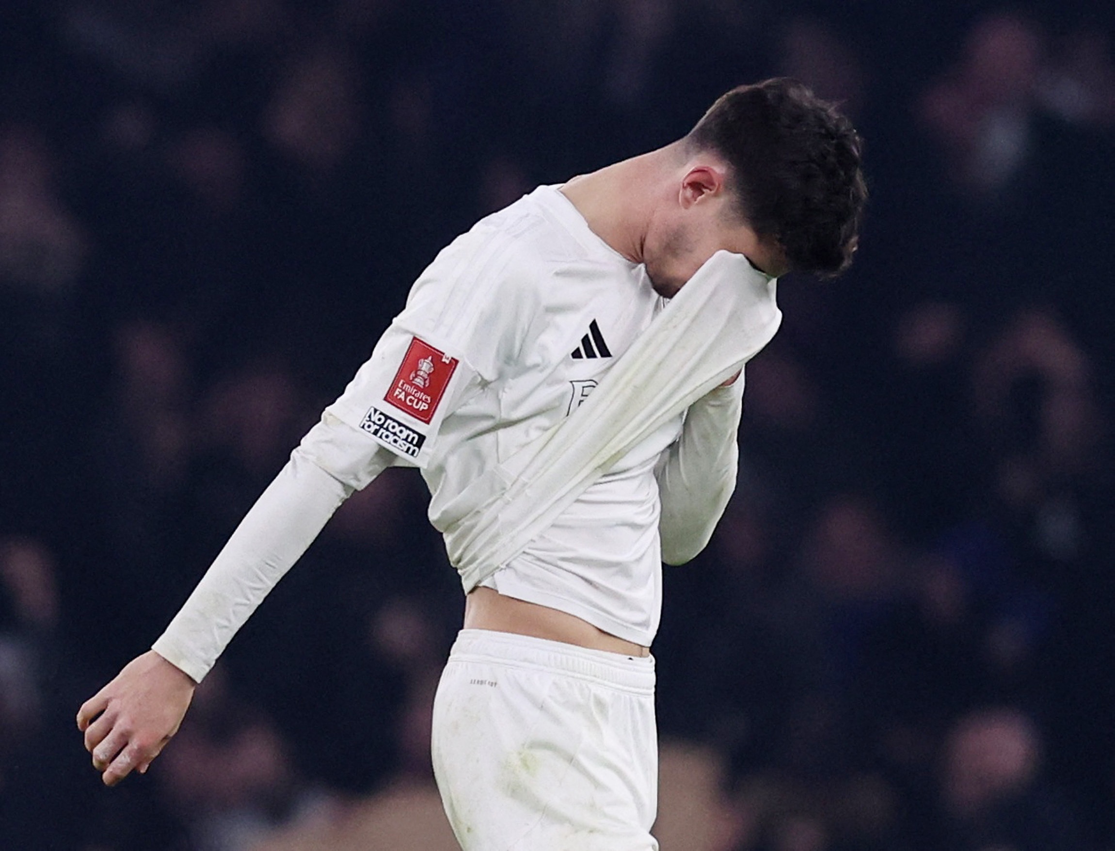 AG体育官网-TA：哈弗茨因膝伤缺席训练伤缺时间未定，阿森纳积极探索补强锋线