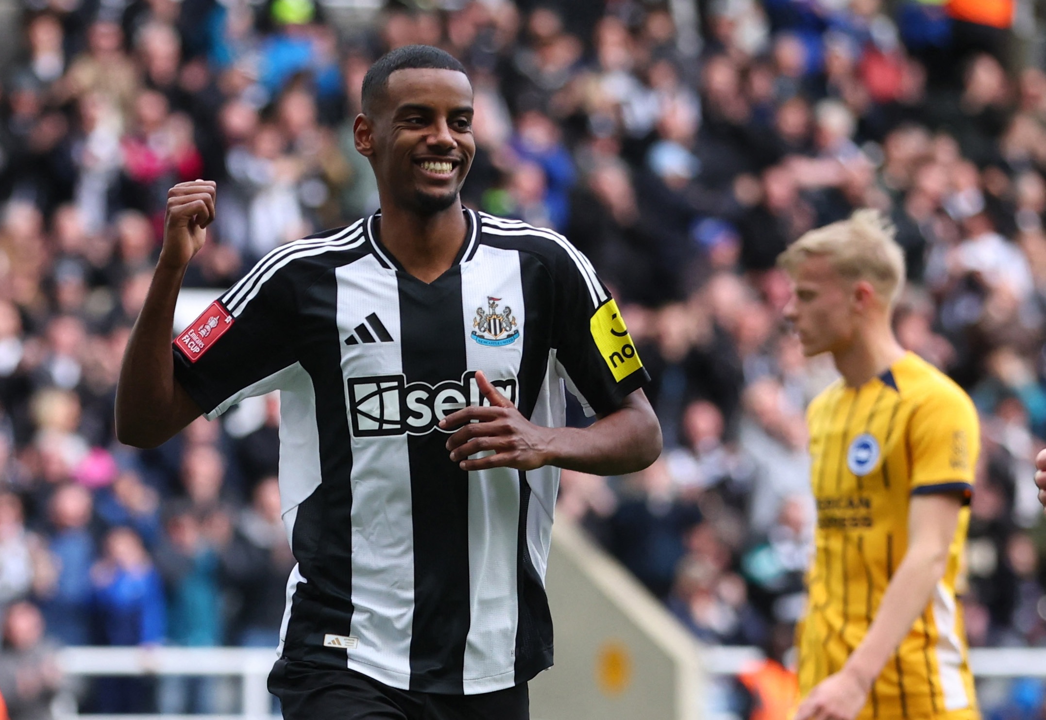 AG体育官方-TA：纽卡对伊萨克态度变得更为强硬，利物浦可能再次提高报价