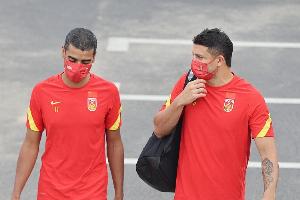 AG官网-记者:归化后艾克森阿兰年薪涨到7-800万欧 高拉特最高接近1500万