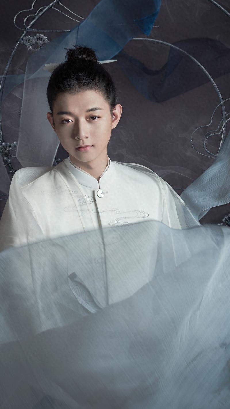 AG体育官方-离开娱乐圈4年,霍尊事业重启,而被送进去的陈露,活成了这样