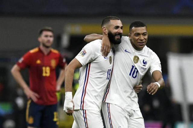 AG体育-本泽马：在皇马踢球压力巨大 姆巴佩要适应压力