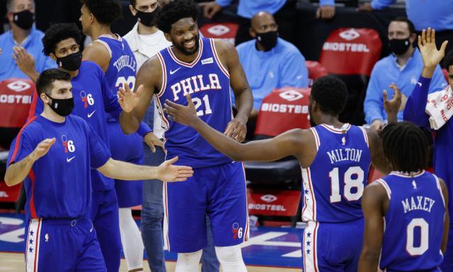 AG官网-防守第一哈里斯复活 里弗斯的鸡汤助76人开局领跑